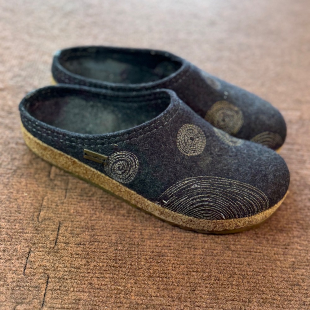 Haflinger Wool Felt Clogs Charcoal Grey Spiral Embroidered Cork Sole Size 42 B-